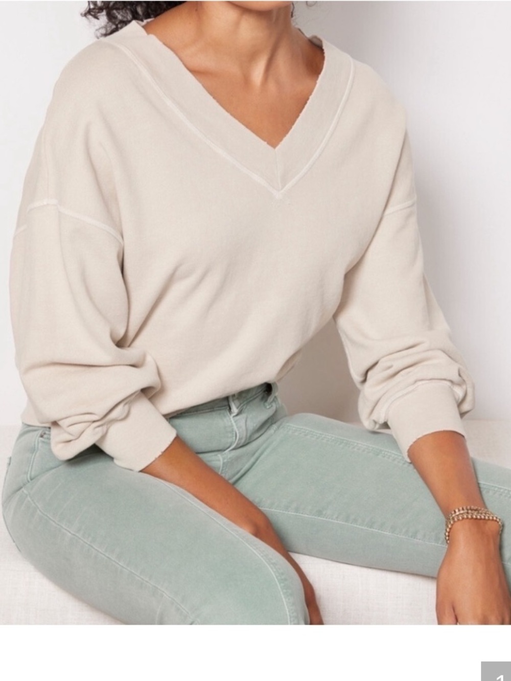 AMO V NECK DISTRESSED SWEATSHIRT